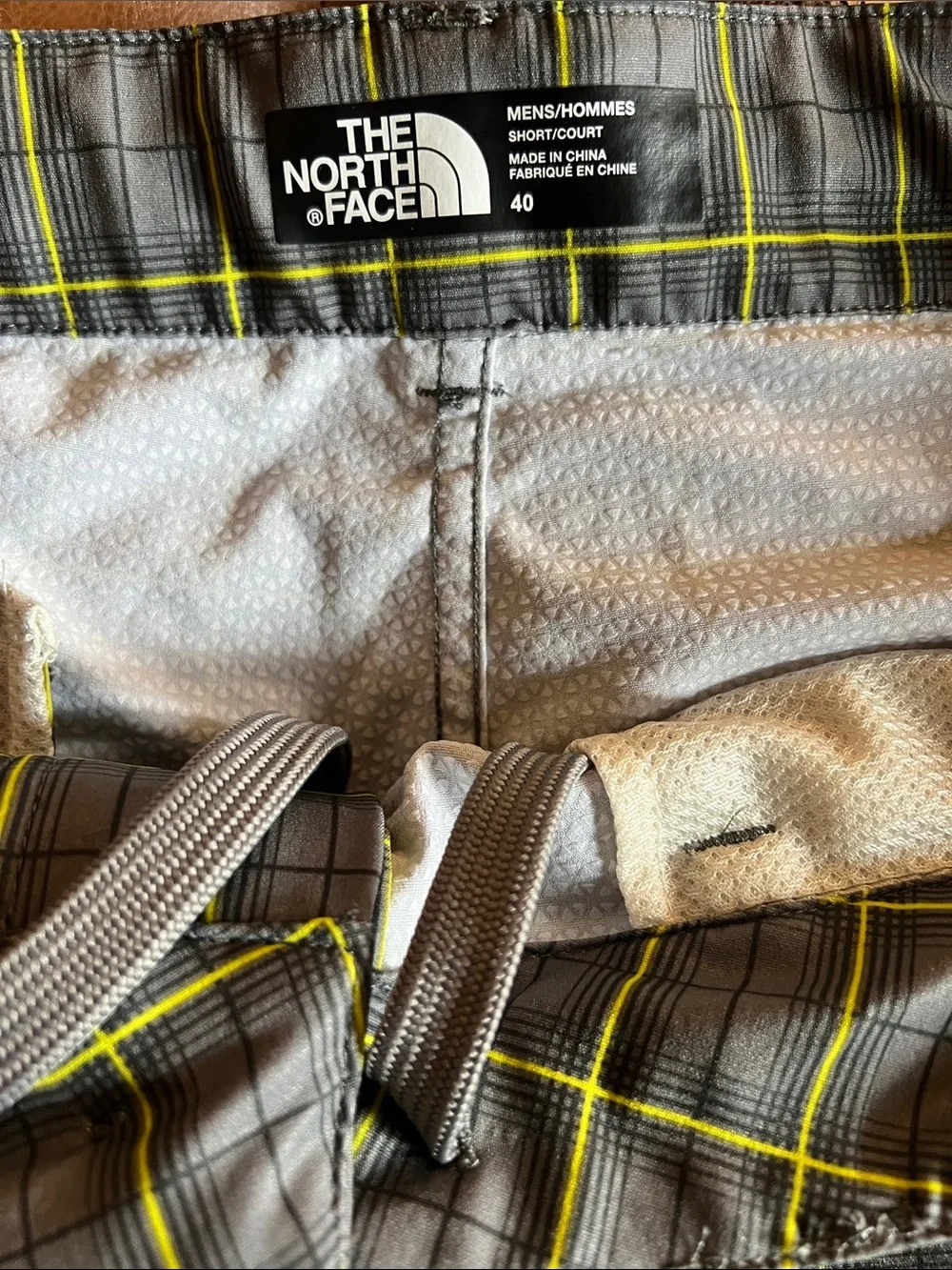 The North face Men's wrinkle free Gray Plaid Shorts with Yellow Grid sz 40